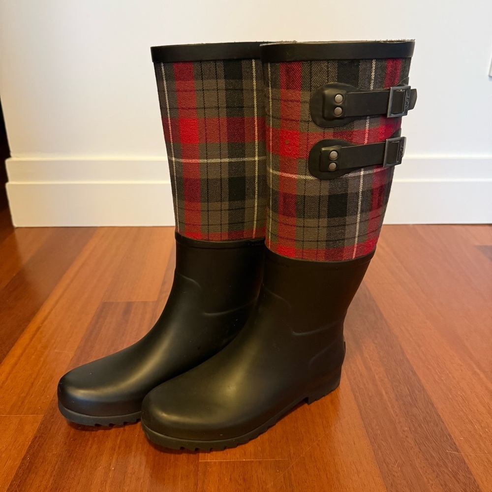 NWOT UGG red plaid sabine rain boots